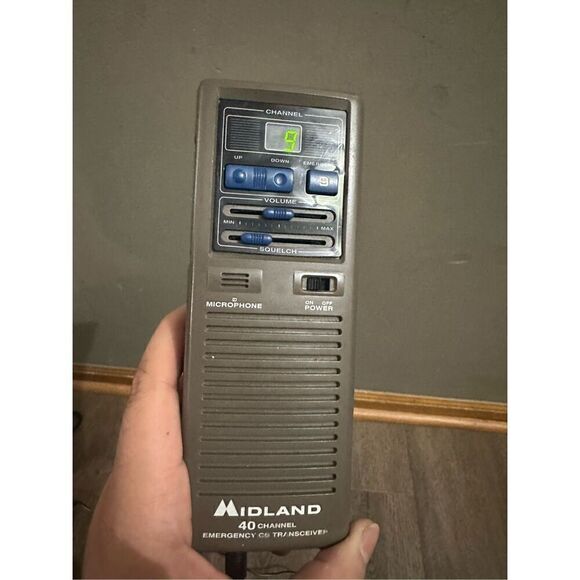 Vintage Midland Ready Rescue Model 77-909 40-Channel Emergency 2-Way CB Radio - Picture 8 of 8